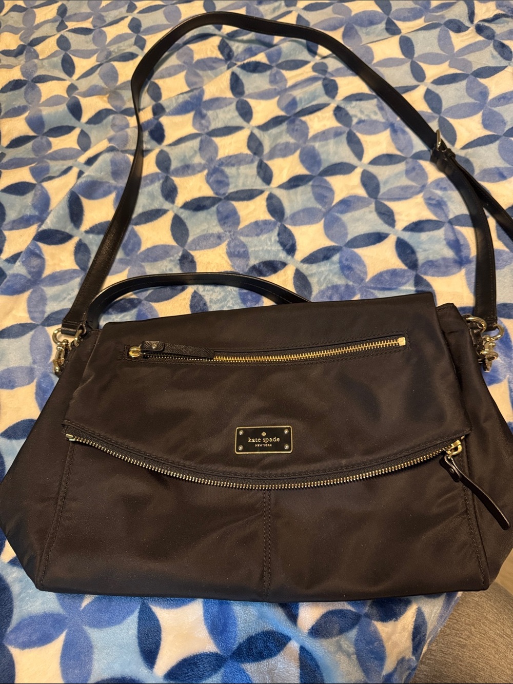 kate spade black shoulder bag with gold hardware and zip pockets